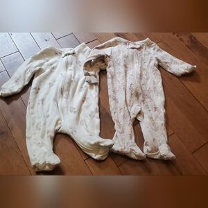 Bundle of 2 pajamas